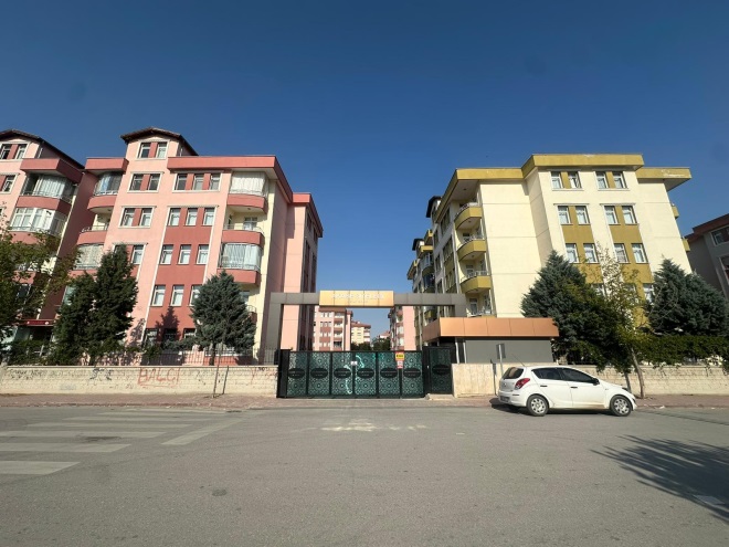 ELİF'DEN AKABE SİTELERİN'DE SATILIK ARAKAT 3+1 GENİŞ DAİRE