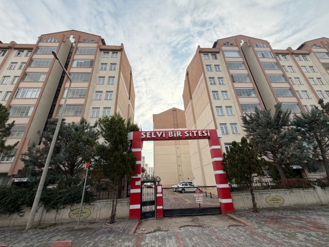 ELİF'DEN YAZIR'DA SELVİ SİTELERİN'DE 3+1 SATILIK ARAKAT DAİRE