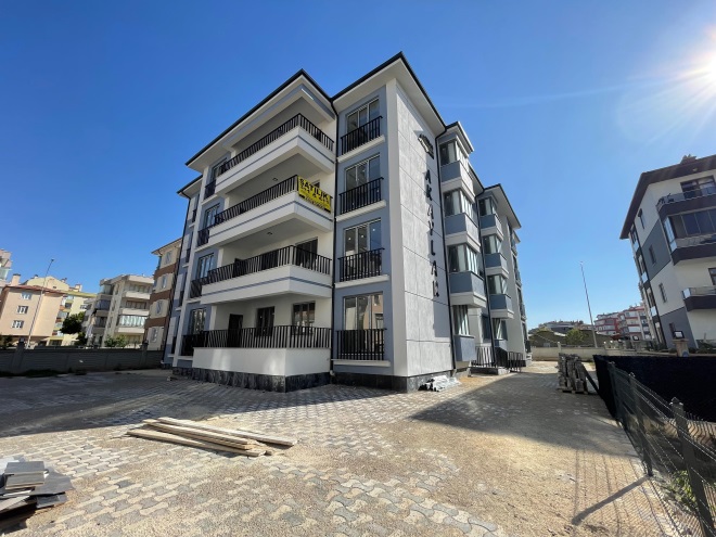 ELİF'DEN ALİ ULVİ KURUCU CADDESİ SATILIK GENİŞ 4+1 DAİRE