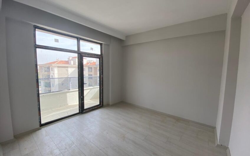 ELİF’DEN BÜYÜK KUMKÖPRÜ CADDESİ ÜZERİNDE SATILIK 3+1 DAİRE